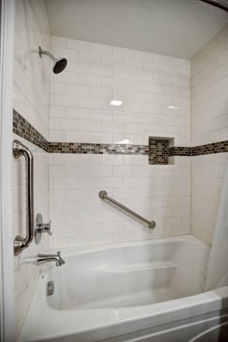 HELLMUELER_2nd_BATH_1