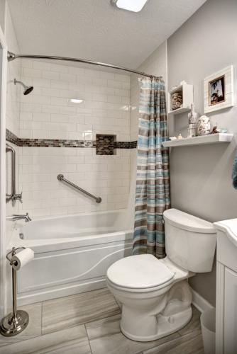 HELLMUELER_2nd_BATH_2